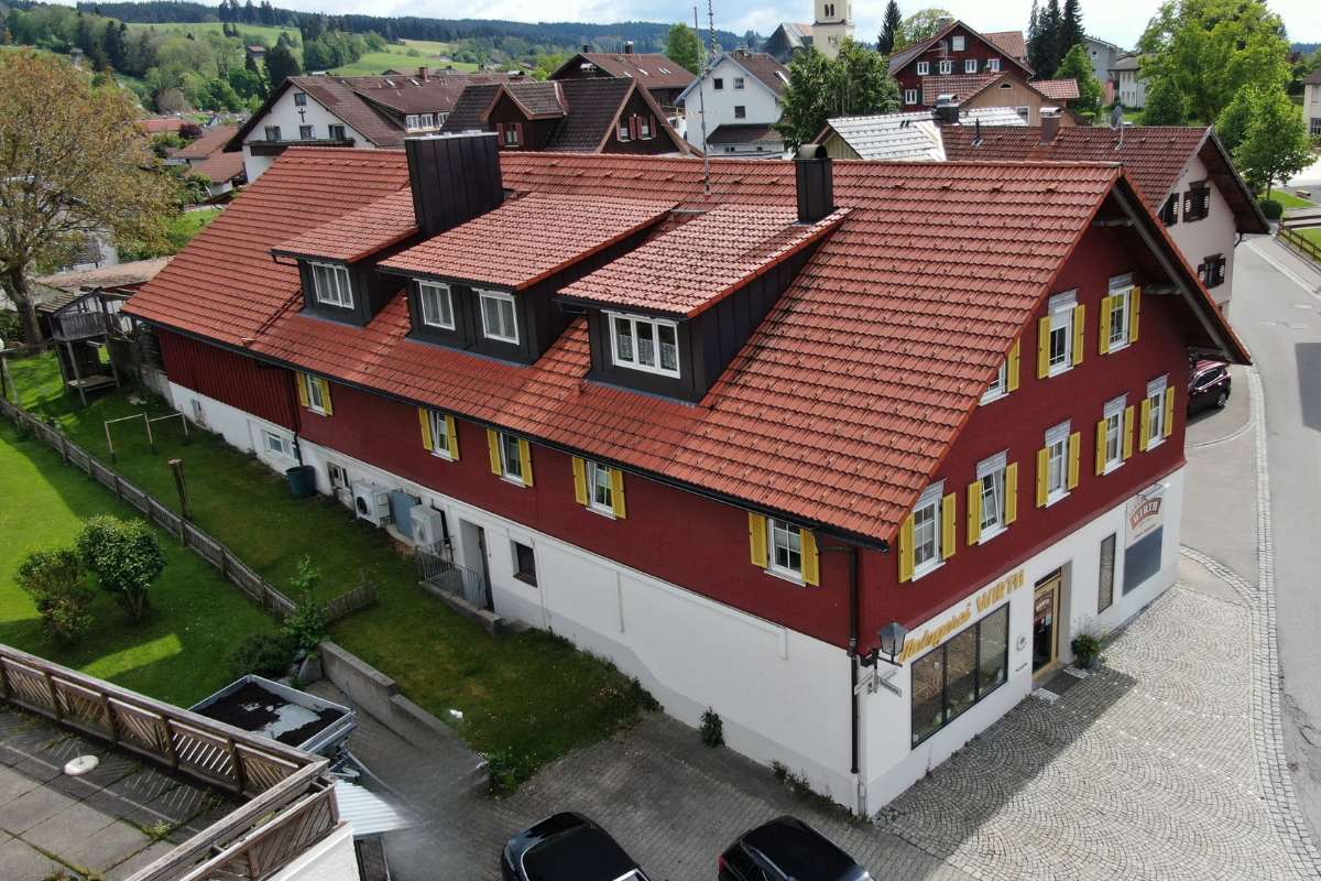 Gewerbe und Wohnimmobilie im Allgäu Außenansicht Rückseite